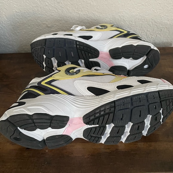 Adidas Astir - Picture 6 of 6